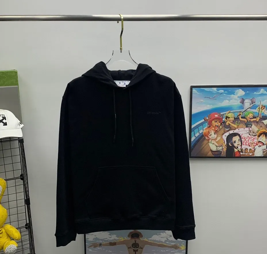 The top tested version OFF WHITE CO VIRGIL 22SS overlapping zebra crossing arrow hooded sweatshirt. The fabric and threads are all custom-woven and dyed. The fabric colors are all dyed through color card comparison. There is no color difference. It is made of 420g double yarn terry fabric. The printing is done using a Japanese-owned MIMAKIi printing machine. There are no edges or burrs. Inkjet printing, heat transfer, hot pressing and cold tearing. The transparent fabric pattern is scratch-proof and ironing. The printing is not easy. The tape printing overlaps and the color depth is different. The washed label is also customized according to the original font from the company. The accessories still use OFFWHITE 21S/S full line of correct accessories. Rectangular plastic raised three-dimensional collar label. Late Color: Black Size: XS-L P:390